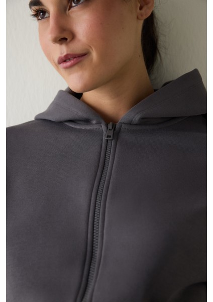 Gri Fermuarlı Kapüşonlu Spor Sweatshirt
