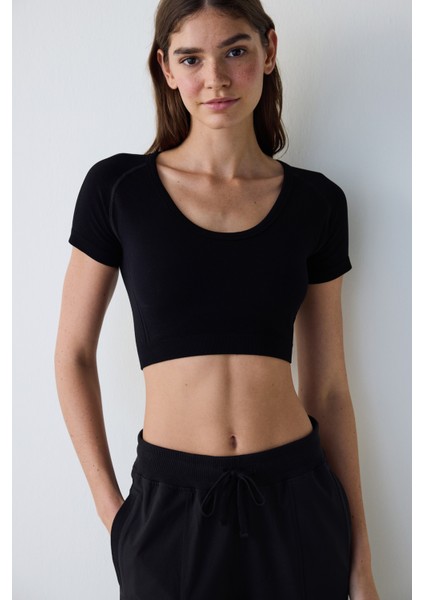 Siyah Dikişsiz Slim Fit Kısa Kollu Crop Spor Üst