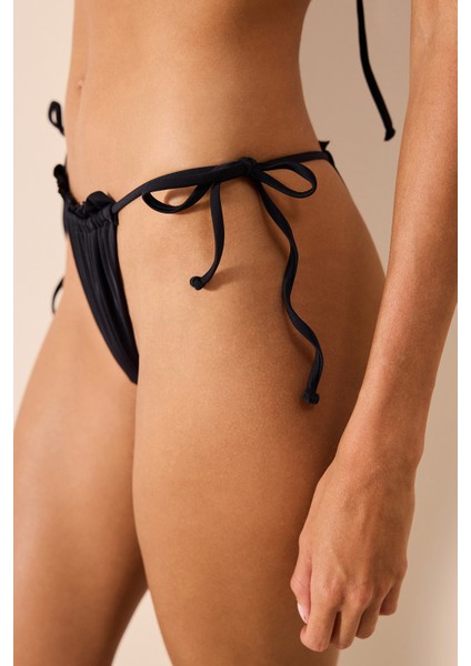 Basic Yandan İp Bağlamalı Siyah Bikini Altı