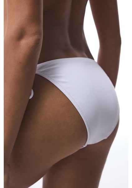 Beyaz Nakışlı Bikini Altı