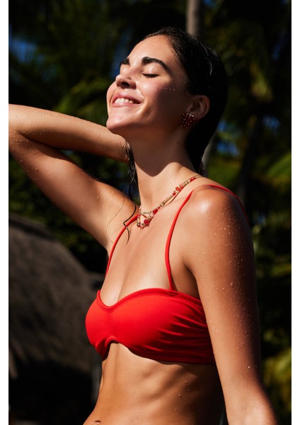 Praslin Minimal Kesim Kırmızı Bandeau Bikini Üstü fırsatları