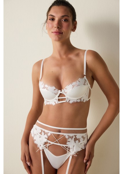 Kırık Beyaz Brode İşlemeli Balenli Dolgusuz Yarım Kap Sütyen