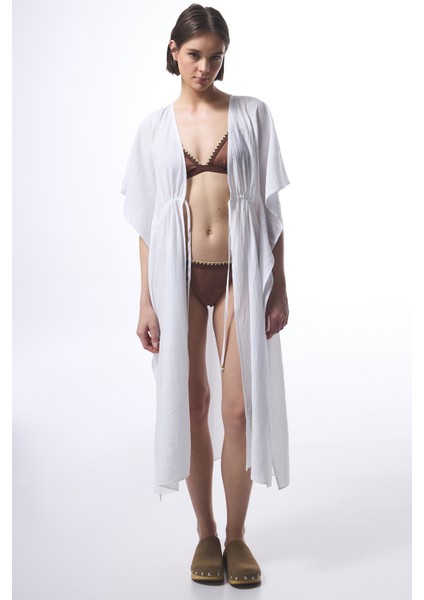 Beyaz Çiçekli Bağlama Detaylı Kimono indirimleri