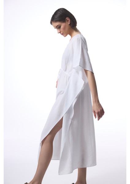 Beyaz Çiçekli Bağlama Detaylı Kimono