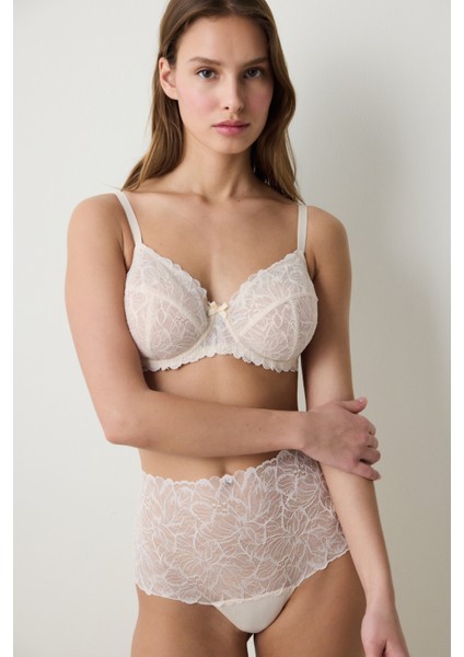 Curvy Lace Bej Sütyen