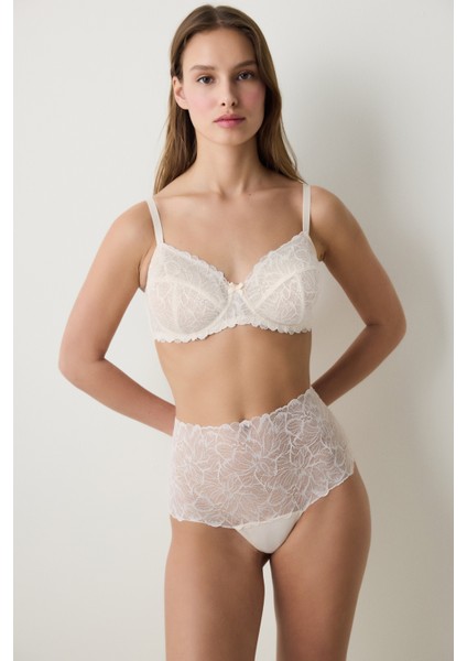Curvy Lace Bej Sütyen