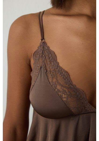 Kahverengi Dantelli V Yaka Üçgen Kapsız Atlet modelleri