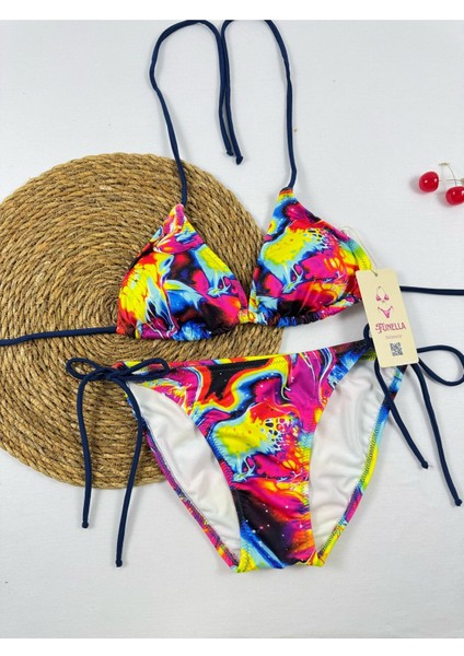 Batik Desenli Yandan ve Boyundan Bağlamalı Şık Kadın Bikini Takımı