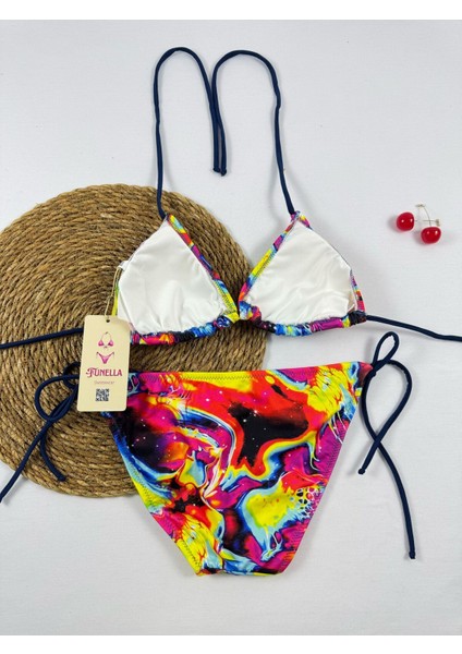 Batik Desenli Yandan ve Boyundan Bağlamalı Şık Kadın Bikini Takımı fırsatları