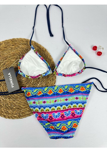 Mavi Etnik Desenli Yandan ve Boyundan Bağlamalı Şık Kadın Bikini Takımı modelleri