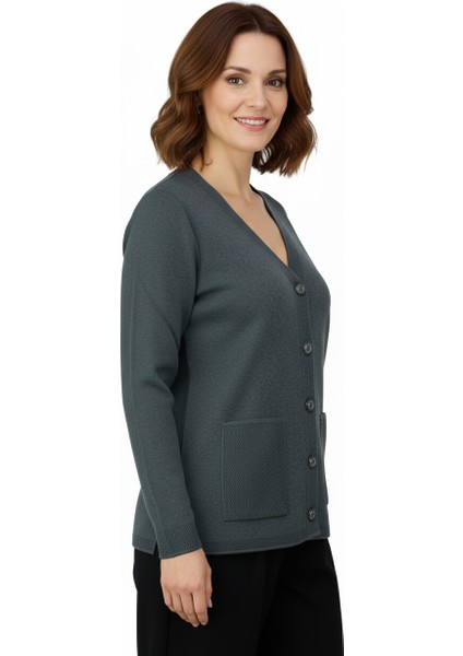 Kadın Kışlık Yünlü Örme Anne Hırka V Yaka Elmas Taşı Motifli Çift Cepli Düğmeli Likralı modelleri