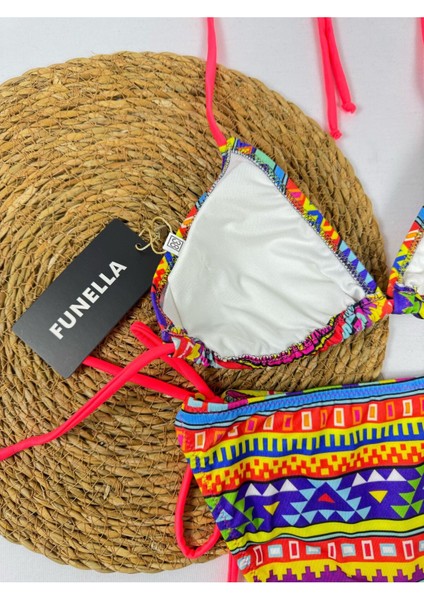 Batik Deseni Üçgen Şık Yandan ve Boyundan Bağlamalı Kadın Bikini Takımı indirimleri