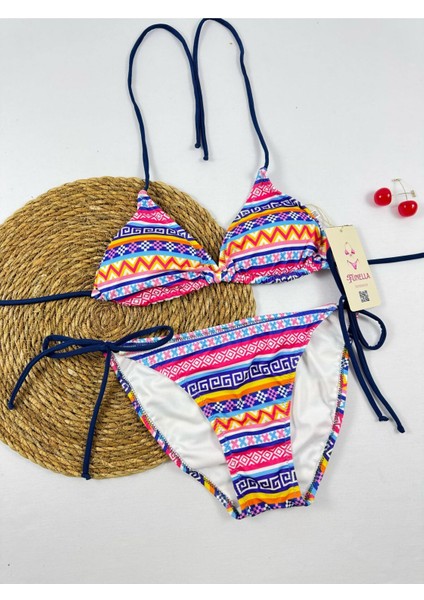 Batik Desenli Yandan ve Boyundan Bağlamalı Şık Kadın Bikini Takımı