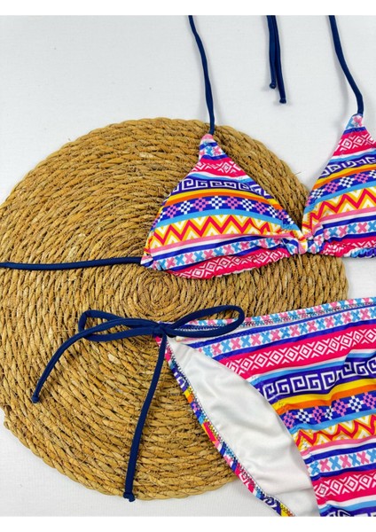 Batik Desenli Yandan ve Boyundan Bağlamalı Şık Kadın Bikini Takımı modelleri