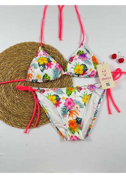 Çiçek Desenli Yandan ve Boyundan Bağlamalı Şık Kadın Bikini Takımı
