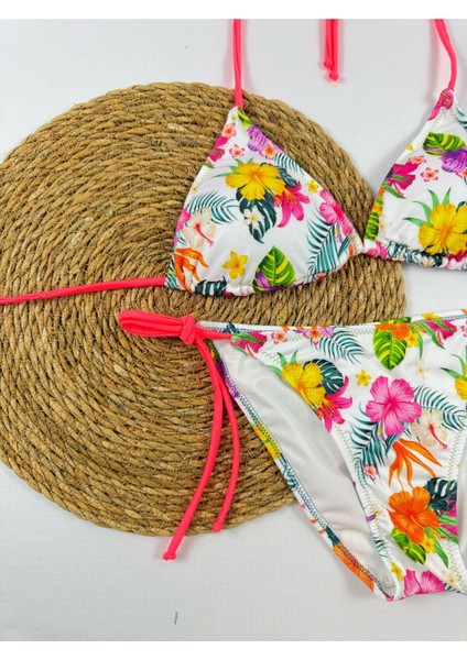 Çiçek Desenli Yandan ve Boyundan Bağlamalı Şık Kadın Bikini Takımı modelleri
