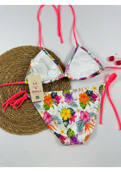 Çiçek Desenli Yandan ve Boyundan Bağlamalı Şık Kadın Bikini Takımı fırsatları