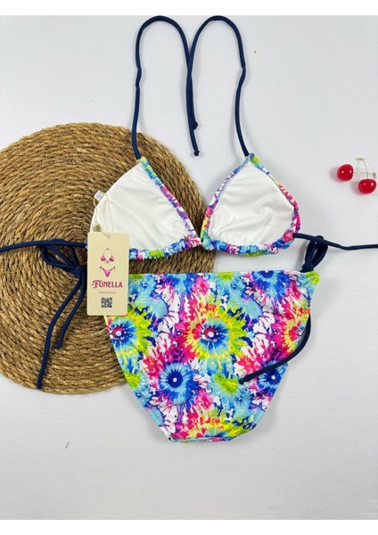 Batik Desenli Yandan ve Boyundan Bağlamalı Şık Kadın Bikini Takımı fırsatları
