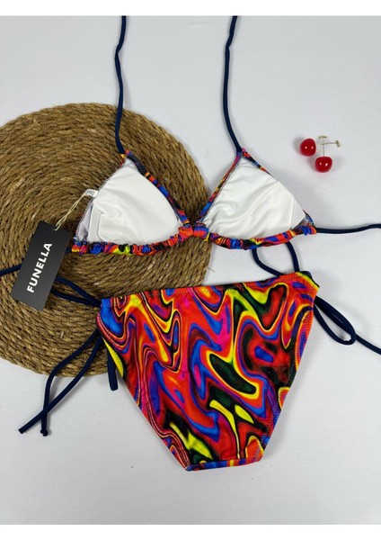 Batik Deseni Üçgen Şık Yandan ve Boyundan Bağlamalı Kadın Bikini Takımı modelleri