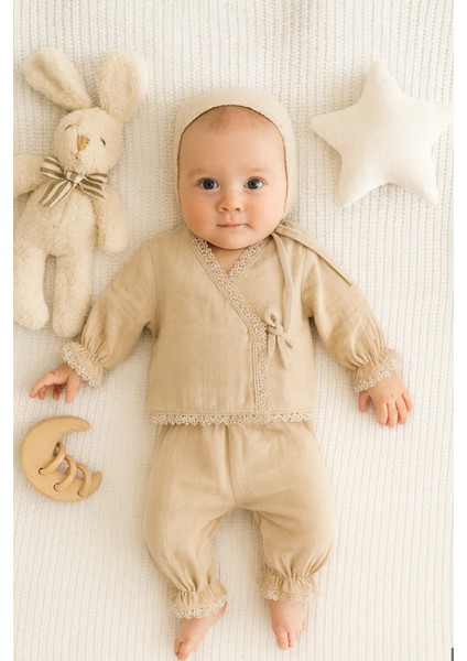 Müslin Fırfır Detaylı 3'lü Şapkalı Set Takım