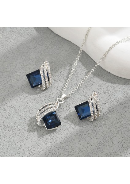 Yapay Kristalli Gümüş Tonlarında Kolye ve Küpe Seti (Yurt Dışından) modelleri