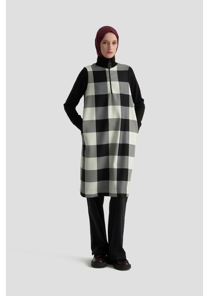 Kolları ve Yakası Ribanalı Yarım Fermuarlı Tunik Siyah 25KT441