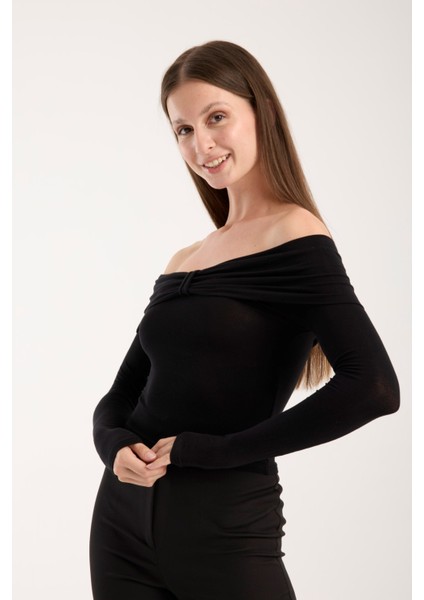 Kadın Geniş Yaka Omzu Açık Viskon Bluz – Esnek, Uzun Kollu, Slim Fit 3013