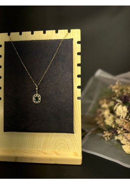 316L Çelik Serenay Avukat Leyla Yeşil Taşlı Kolye fiyatları