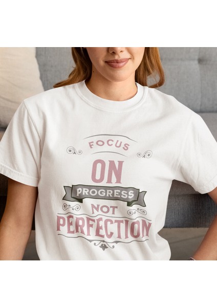 Oversize Kadın Tişört – Rahat Kesim, Günlük Kullanıma Uygun, Şık ve Konforlu