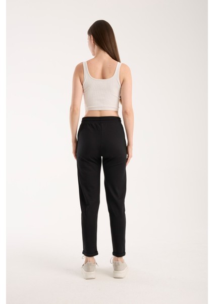 Kadın Bağcıklı Spor Tarz Dar Paça Pantolon – Rahat ve Modern Kesim 4001 modelleri