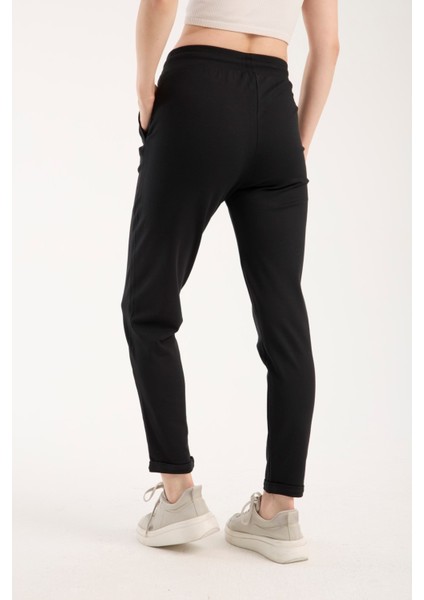 Kadın Bağcıklı Spor Tarz Dar Paça Pantolon – Rahat ve Modern Kesim 4001