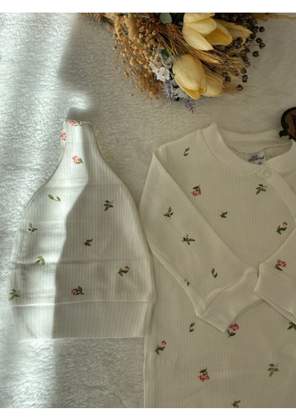Tuembaby% 100 Pamuk Lale Desenli Şapkalı Uzun Kollu Patikli Unisex Bebek Tulumu fiyatları