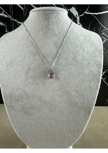 Şato Figürlü Çelik Kolye