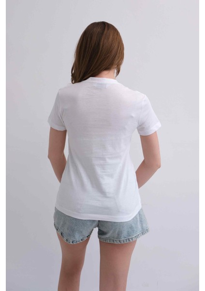 Kadın V Yaka Düz Baskısız %100 Pamuk Beyaz Basic Tişört indirimleri