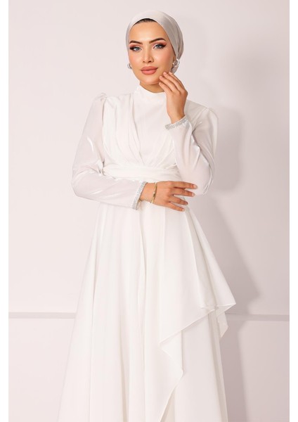 Kol Ağzı Taş İşlemeli Pile ve Volan Detaylı Tafta Saten Tesettür Abiye Elbise BEYAZ 1215
