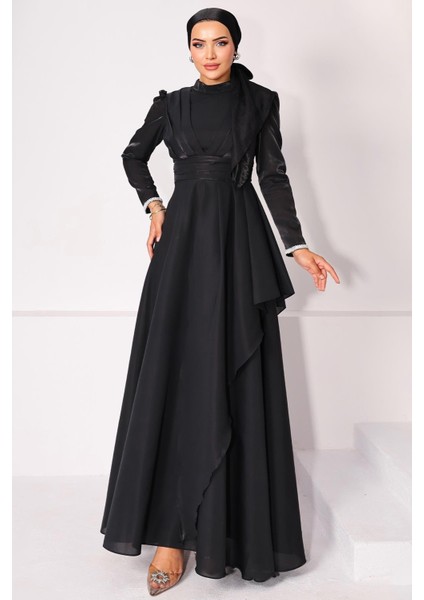 Kol Ağzı Taş İşlemeli Pile ve Volan Detaylı Tafta Saten Tesettür Abiye Elbise SİYAH 1215