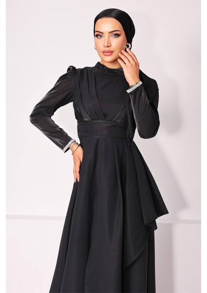 Kol Ağzı Taş İşlemeli Pile ve Volan Detaylı Tafta Saten Tesettür Abiye Elbise SİYAH 1215