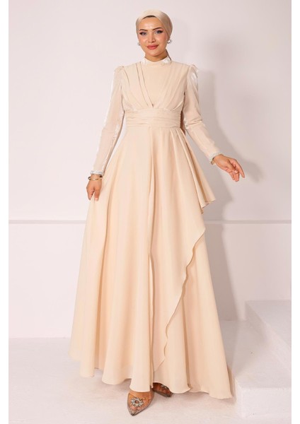 Kol Ağzı Taş İşlemeli Pile ve Volan Detaylı Tafta Saten Tesettür Abiye Elbise KREM 1215