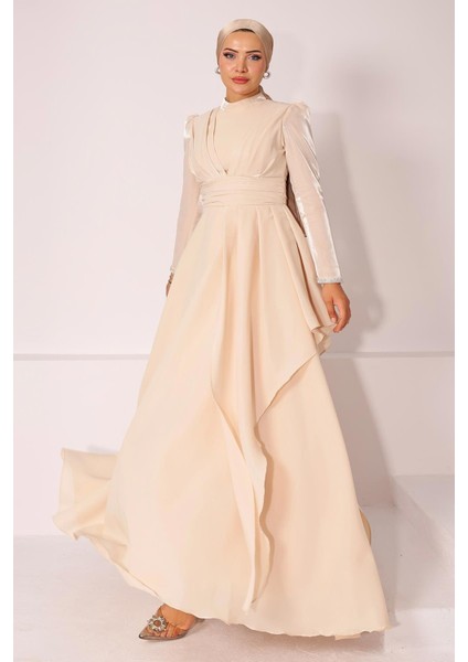 Kol Ağzı Taş İşlemeli Pile ve Volan Detaylı Tafta Saten Tesettür Abiye Elbise KREM 1215