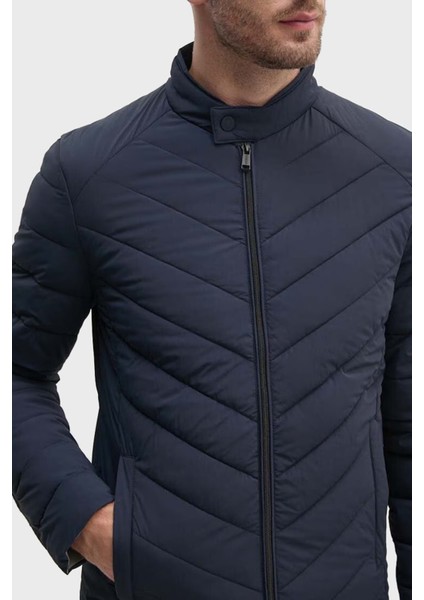 Stretch Kapitoneli Regular Fit Dik Yaka Suya Dayanıklı Mont M4YL05WG9O2 Erkek Mont M4YL05 WG9O2 G7V2 fırsatları