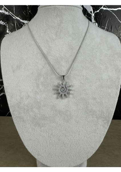 Güneş Figürlü Taşlı Çelik Kolye