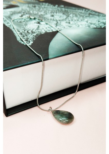 Labradorit Doğal Taşı Zincirli El Yapımı Kolye Uç: 2 cm Zincir: 20 cm Kutulu fırsatları