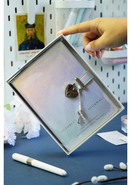 Hush Hush Kilitli Kutulu Metalik Çizgili Defter Gümüş 124-1909