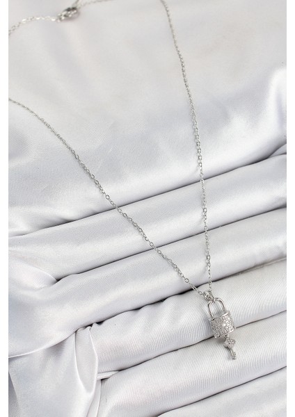 316L Çelik Zirkon Taşlı Kilit ve Sallantılı Anahtar Model Gümüş Renk Kadın Kolye TG27BKO10354 fiyatları