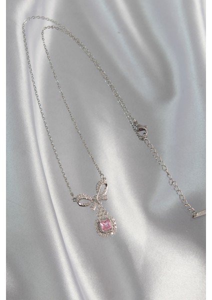 316L Çelik Gümüş Renk Fiyonk Detay Pembe Zirkon Taşlı Tektaş Kolye TG27BKO8923 fiyatları