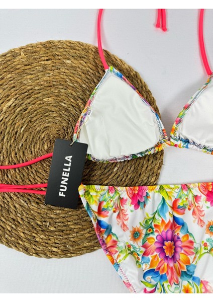 Beyaz Çiçek Desenli Yandan ve Boyundan Bağlamalı Şık Kadın Bikini Takımı indirimleri