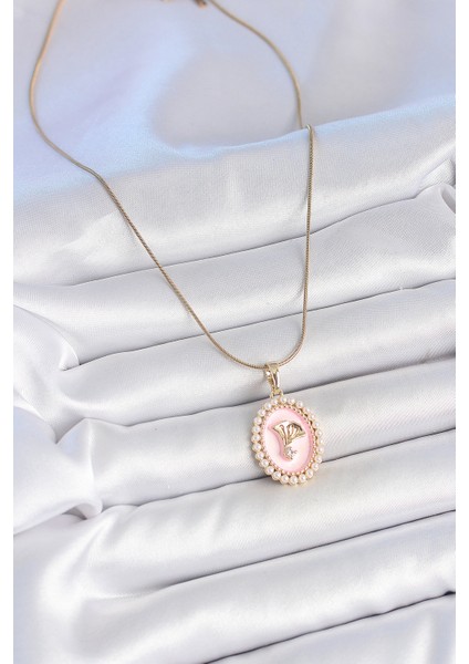 316L Çelik Gold Renk Zincir Pembe Mineli Incli Zirkon Taşlı Çiçek Işlemeli Portre Model Kadın Kolye TG27BKO10194 fiyatları