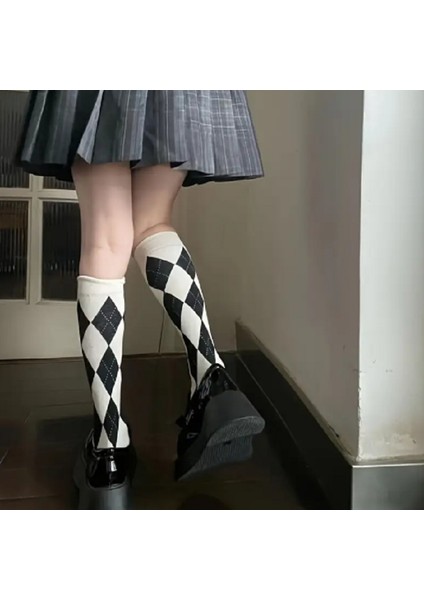 Baklava Desenli Diz Altı Çorap modelleri