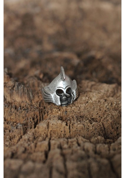 Ayarlanabilir Miğferli Kuru Kafa Tasarımlı Erkek Yüzük