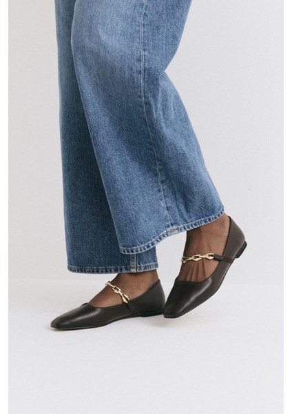 Babet 2521 - Parlak Zincir Detaylı Acı Kahve Kadın Babet